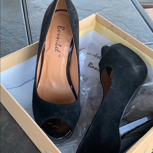 Heels - Picture 2 of 3